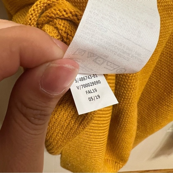 Banana Republic V-Neck Burnt Yellow Knit Cropped Sweater Size XS - Picture 6 of 7